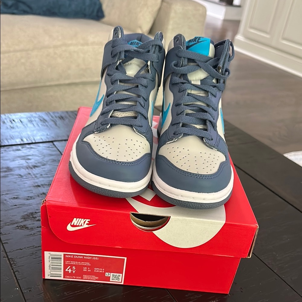 NWT Nike Dunk Highs - Size 4.5Y - Picture 2 of 6